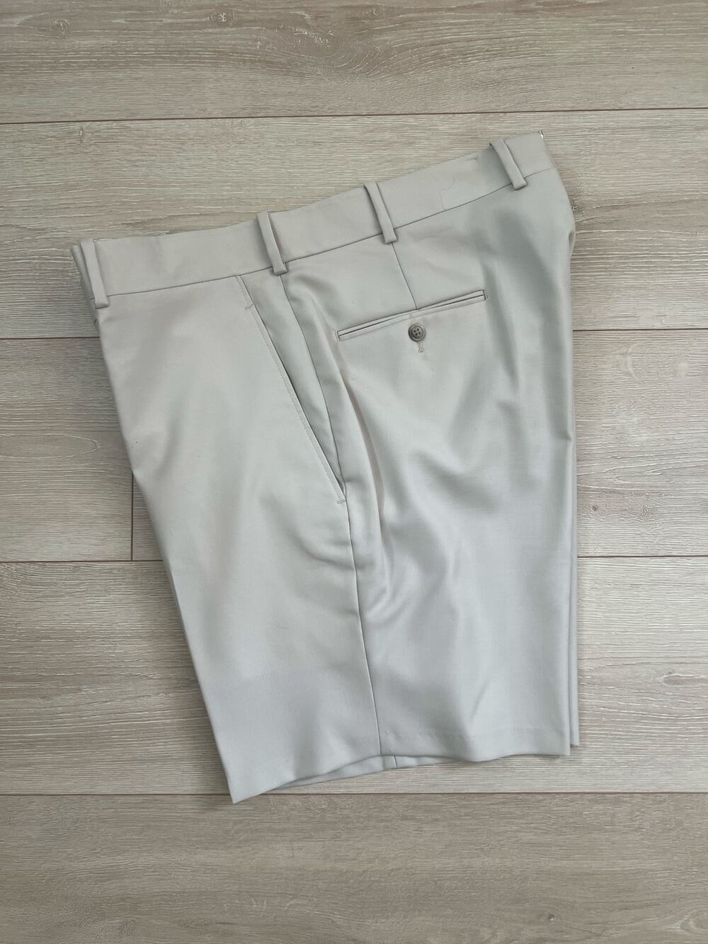 Holland & Sherry Lightweight Beige Dress Shorts Size 34 JP
